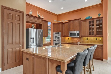 Welcome to this beautiful tranquil, lake front/pool beauty, 3 - photo 18