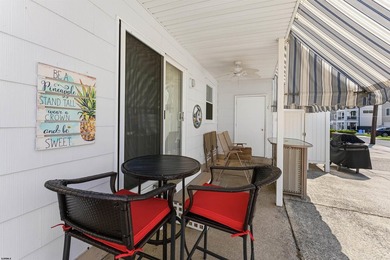 This meticulously maintained south end 2-bedroom, 1.5-bathroom - photo 18