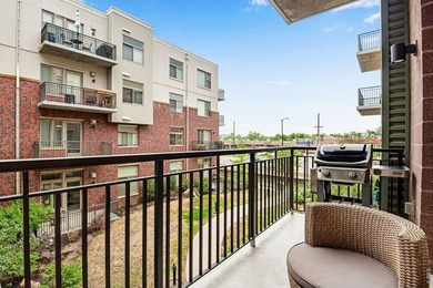 Welcome to a special Peloton West luxury condo - arguably the - photo 21