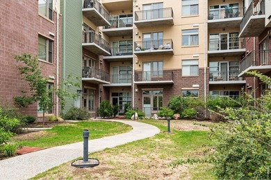 Welcome to a special Peloton West luxury condo - arguably the - photo 22