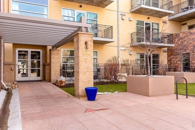 Welcome to a special Peloton West luxury condo - arguably the - photo 24