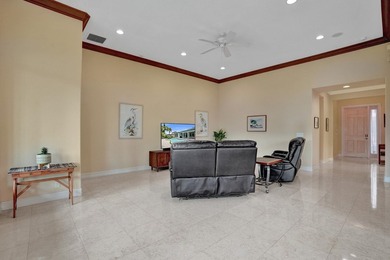 Welcome to this beautiful tranquil, lake front/pool beauty, 3 - photo 28