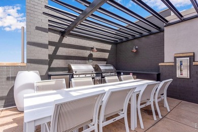 Welcome to a special Peloton West luxury condo - arguably the - photo 30