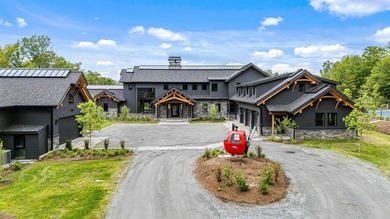 ABSOLUTE AUCTION - WITHOUT RESERVE. A rare opportunity to - photo 2
