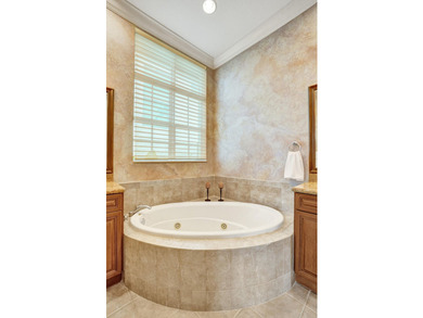 Welcome to this beautiful tranquil, lake front/pool beauty, 3 - photo 46