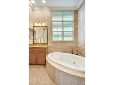 Welcome to this beautiful tranquil, lake front/pool beauty, 3 - photo 48