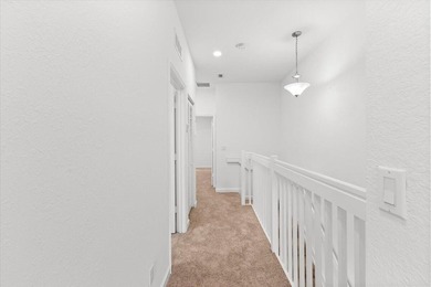Beautiful Townhouse with 3 bedrooms and 2 1/2 bathrooms located - photo 14