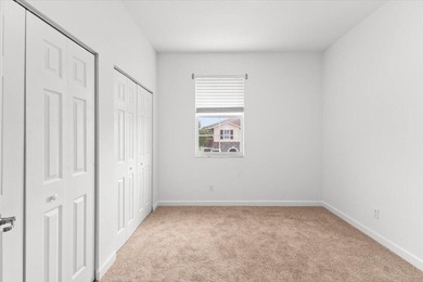 Beautiful Townhouse with 3 bedrooms and 2 1/2 bathrooms located - photo 16