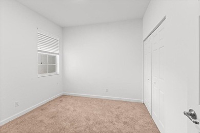 Beautiful Townhouse with 3 bedrooms and 2 1/2 bathrooms located - photo 17