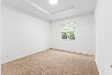Beautiful Townhouse with 3 bedrooms and 2 1/2 bathrooms located - photo 18