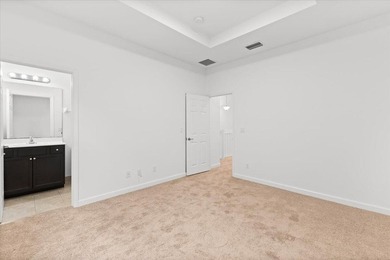 Beautiful Townhouse with 3 bedrooms and 2 1/2 bathrooms located - photo 19