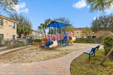 Beautiful Townhouse with 3 bedrooms and 2 1/2 bathrooms located - photo 26