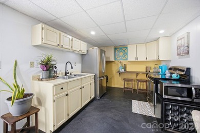 Welcome to 406 Vincent Court, nestled in the desirable Corbin - photo 32