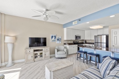 Beautifully Decorated and Meticulously Maintained 3 Bedroom, 3 - photo 4