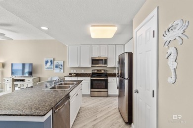 Beautifully Decorated and Meticulously Maintained 3 Bedroom, 3 - photo 7