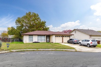 FEEL RIGHT AT HOME IN THIS COZY ONE STORY HOME. IT HAS A - photo 2
