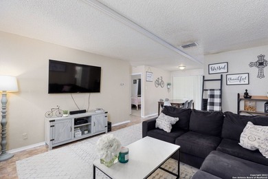 FEEL RIGHT AT HOME IN THIS COZY ONE STORY HOME. IT HAS A - photo 6