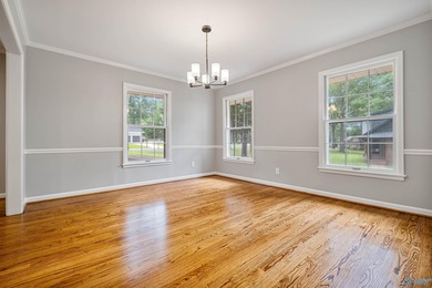Renovated Lakeside Gem in Clubview area -- Beautifully renovated - photo 8