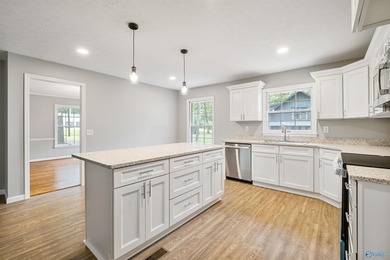 Renovated Lakeside Gem in Clubview area -- Beautifully renovated - photo 10