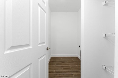 This beautiful 4-bedroom, 3-bathroom, 2,100 sq ft single-family - photo 11