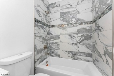 This beautiful 4-bedroom, 3-bathroom, 2,100 sq ft single-family - photo 14