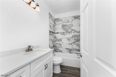 This beautiful 4-bedroom, 3-bathroom, 2,100 sq ft single-family - photo 15