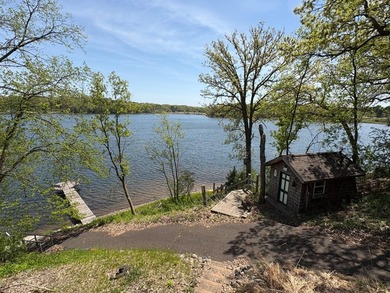A rare find in a great location. Private secluded two acre lot - photo 4