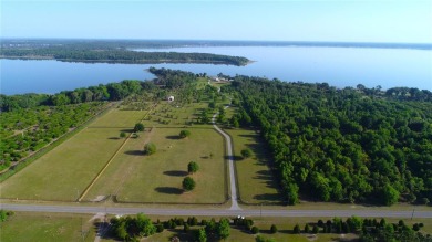 Lake Home For Sale in Weirsdale, Florida