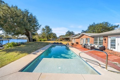 Welcome to this beautifully renovated 4-bedroom, 2-bath - photo 3