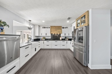 Welcome to this beautifully renovated 4-bedroom, 2-bath - photo 7