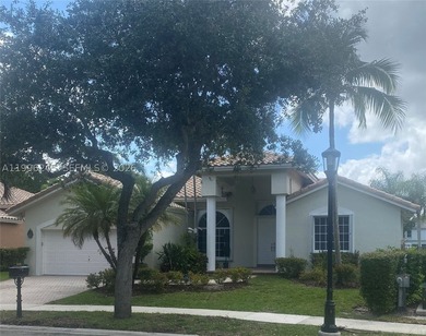 Beautiful home in the prestigious Weston Hills Country Club - photo 1