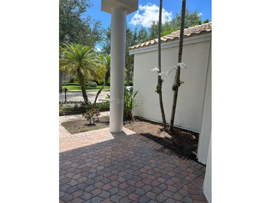 Beautiful home in the prestigious Weston Hills Country Club - photo 3