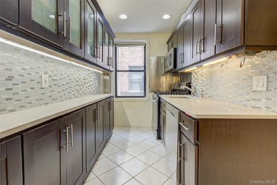 THE UNIT: Welcome home to the dreamy #4E... a spacious, bright - photo 5