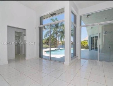 Beautiful home in the prestigious Weston Hills Country Club - photo 9