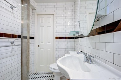 THE UNIT: Welcome home to the dreamy #4E... a spacious, bright - photo 9