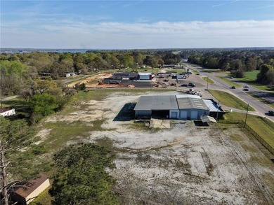 This prime commercial property presents an outstanding - photo 11