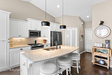 55+ living in SunRiver with a PRIVATE POOL and spa in one of the