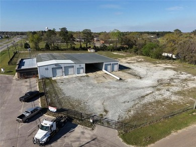 This prime commercial property presents an outstanding - photo 12