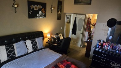 Welcome to this beautifully maintained 2-bedroom, 2-bath condo - photo 12
