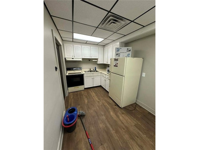This prime commercial property presents an outstanding - photo 13
