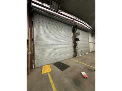 This prime commercial property presents an outstanding - photo 14