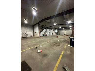This prime commercial property presents an outstanding - photo 17