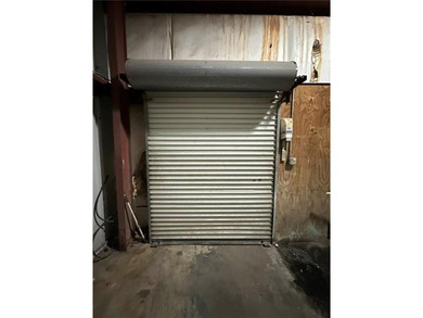 This prime commercial property presents an outstanding - photo 18