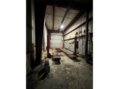 This prime commercial property presents an outstanding - photo 19