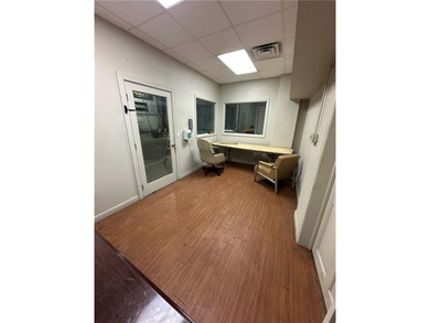This prime commercial property presents an outstanding - photo 20