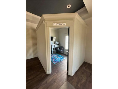This prime commercial property presents an outstanding - photo 23