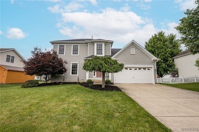 Welcome to 45 Sunset Creek Drive in West Seneca! This spacious - photo 1