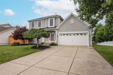 Welcome to 45 Sunset Creek Drive in West Seneca! This spacious - photo 2