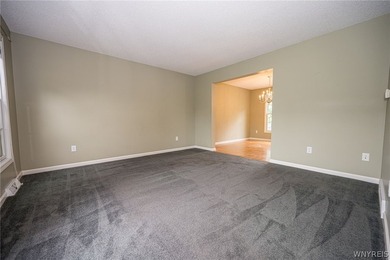 Welcome to 45 Sunset Creek Drive in West Seneca! This spacious - photo 4