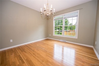 Welcome to 45 Sunset Creek Drive in West Seneca! This spacious - photo 7